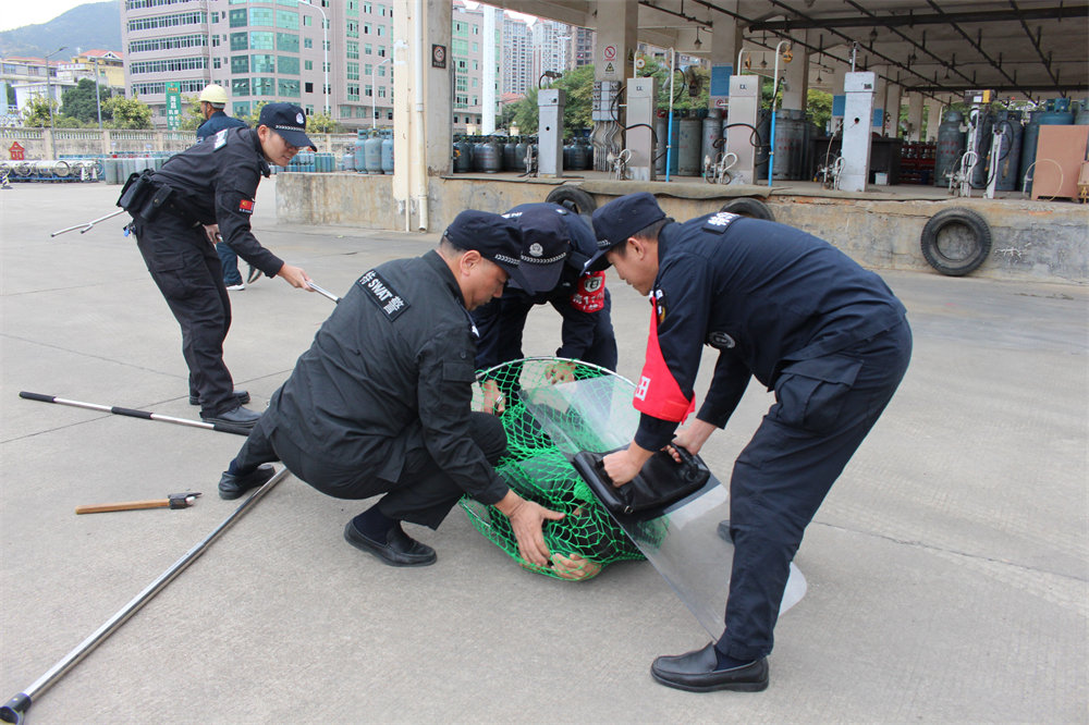 4、特警制服歹徒.JPG
